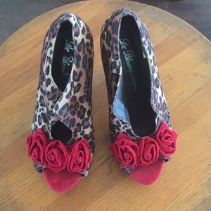 De blossom collection animal print heels
